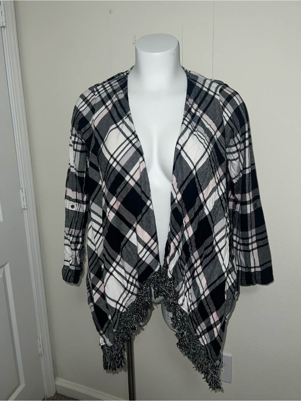Torrid Black White & Light Pink Plaid Fringe Cardigan Shrug